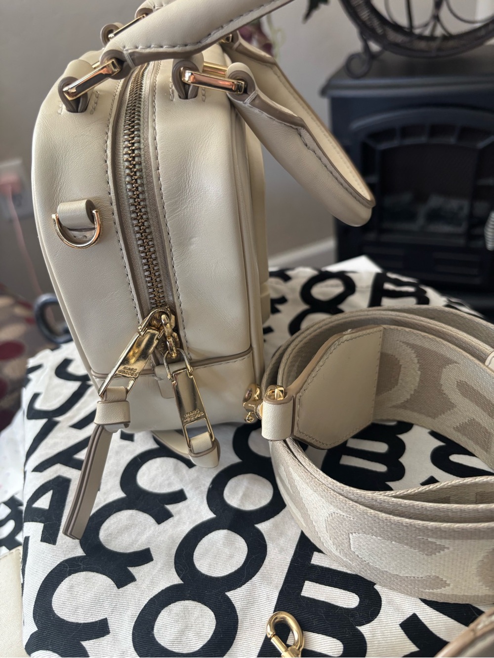 Marc Jacobs THE CUBE Beige matching with Beige WALLET♥️ - Picture 7 of 16